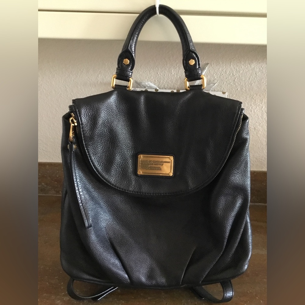 MARC JACOBS.